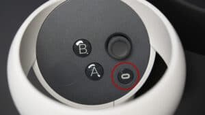 Le bouton Oculus est situé sur la manette droite