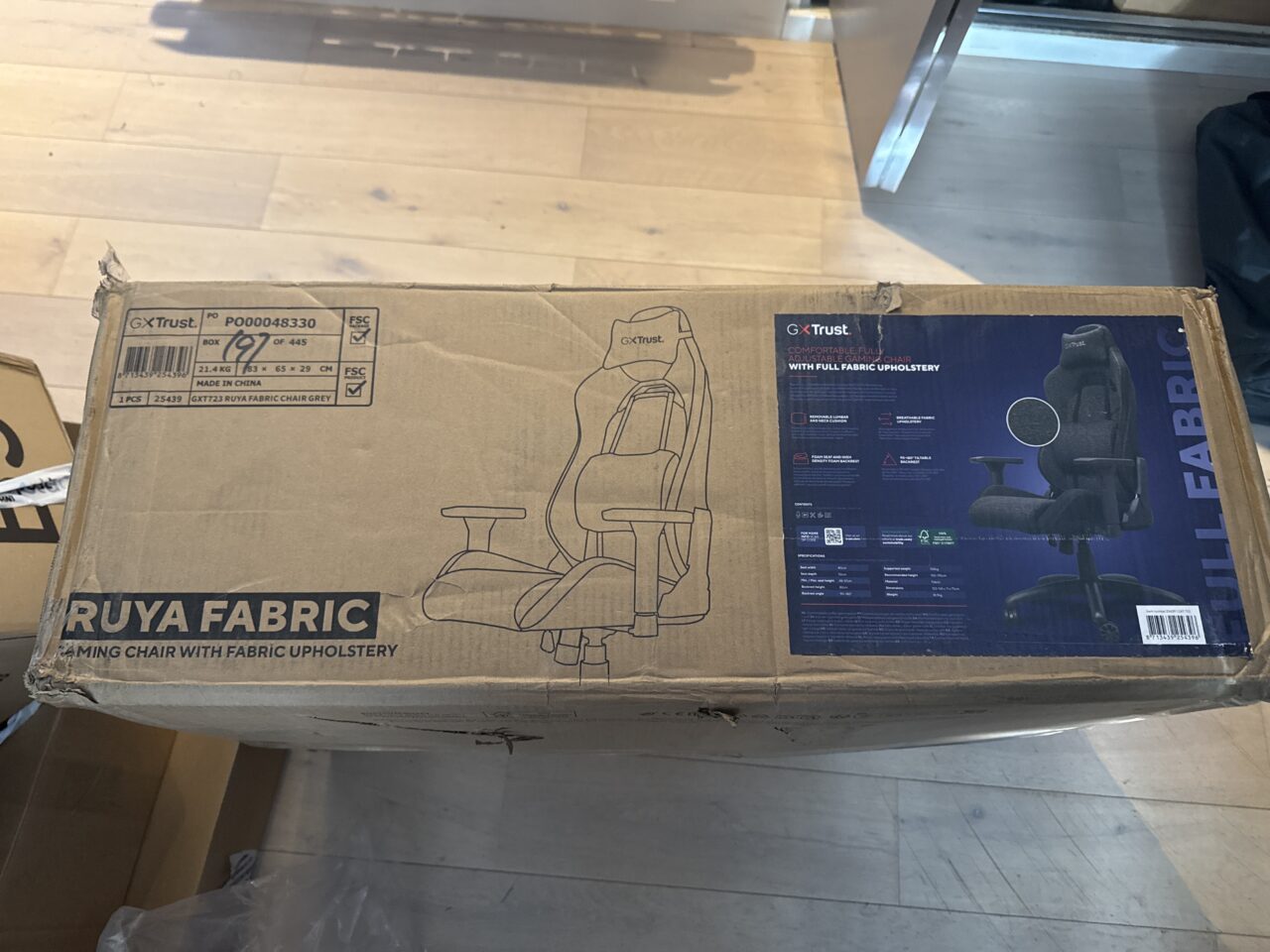 La chaise gaming GXT 723 Ruya Fabric de Trust dans sa boîte