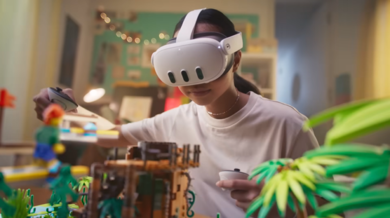 Femme qui porte un casque Meta Quest 3