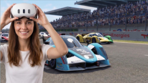 Une femme portant un casque Quest 3S avec en arrière-plan des voitures de courses F1 dans Raceclub VR