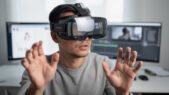 découvrez le nouveau prototype d'appareil mr portable de canon, accompagné d'un guide d'ondes en verre innovant et d'un logiciel de collaboration avancé pour une expérience immersive et interactive révolutionnaire.