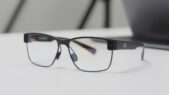 meta dévoile des lunettes intelligentes accessibles dès 300 $, sans collaboration avec ray-ban ou oakley, offrant une nouvelle expérience connectée abordable.