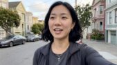 L'influenceuse IA Lisa Lin en train de faire une vidéo